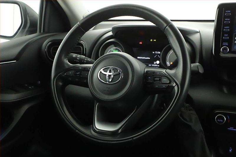 Toyota Yaris (2023) 1.5 VVT-i Hybrid, Automat, ČR - fotka 16 z 18
