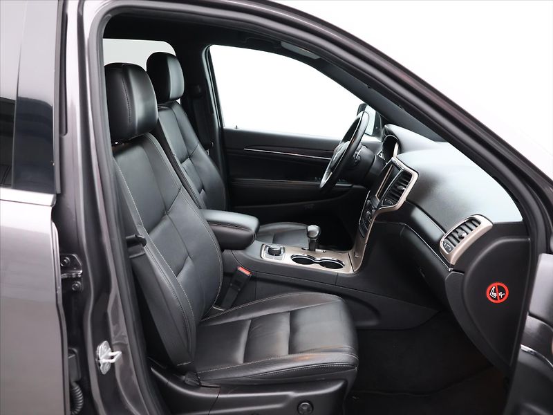 Jeep Grand Cherokee 3,0 CRD 184kW Aut. 4WD Limited - fotka 12 z 30
