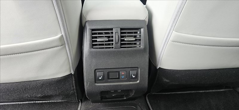 Mitsubishi Outlander 2,4 PHEV 4x4  INSTYLE - fotka 20 z 20