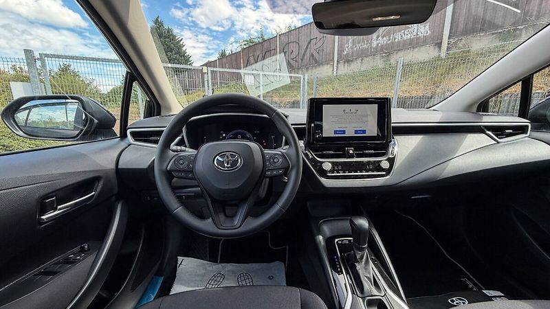 Toyota Corolla Sedan Active - fotka 17 z 22