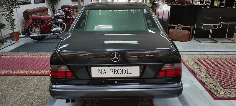 Mercedes-Benz 124 (1994) 320 kupé - fotka 4 z 18