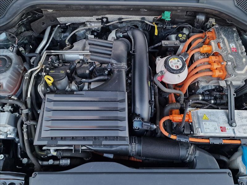 Škoda Octavia 1.4 TSI iV 150kW DSG Style,ČR - fotka 40 z 48