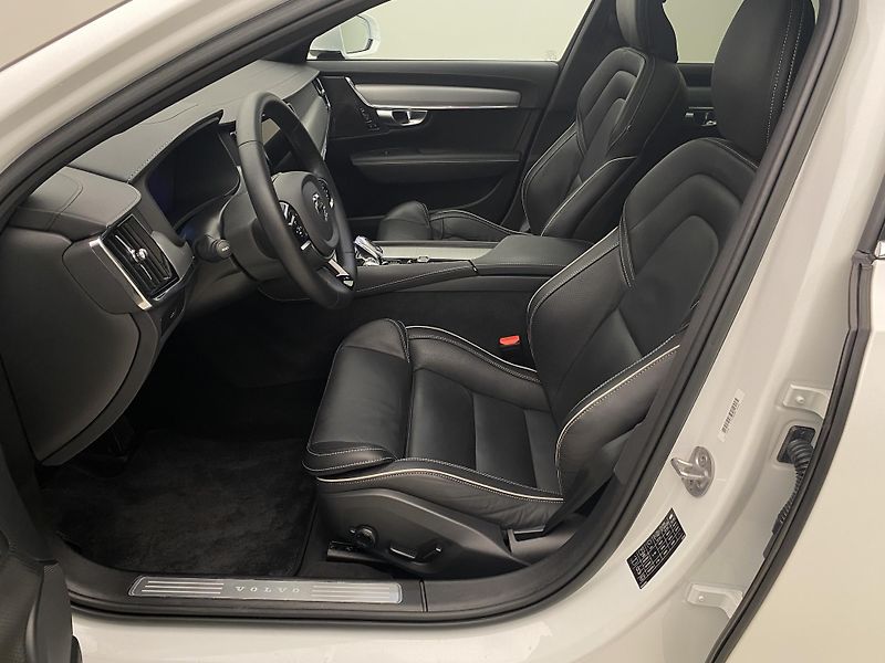 Volvo V90 B4 BRIGHT PLUS AUT - fotka 3 z 63