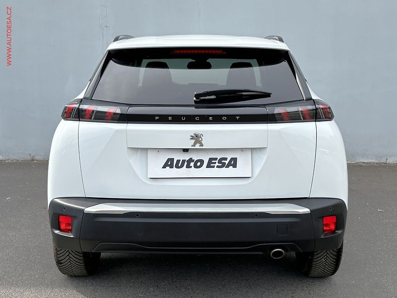 Peugeot 2008 (2022) 1.5 HDi, Allure, AT, LED - fotka 5 z 17