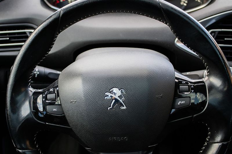 Peugeot 308 - fotka 18 z 36