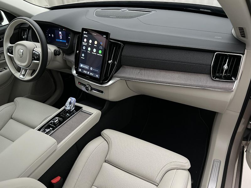 Volvo XC90 (2026) T8 AWD AUT RECHARGE DARK PLUS - fotka 20 z 46