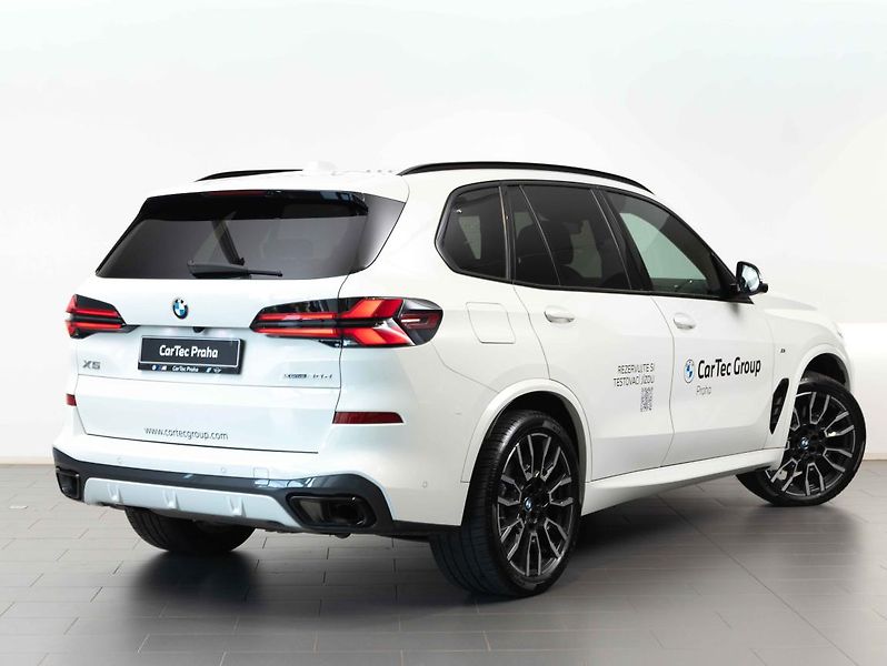BMW X5 xDrive30d - fotka 3 z 6