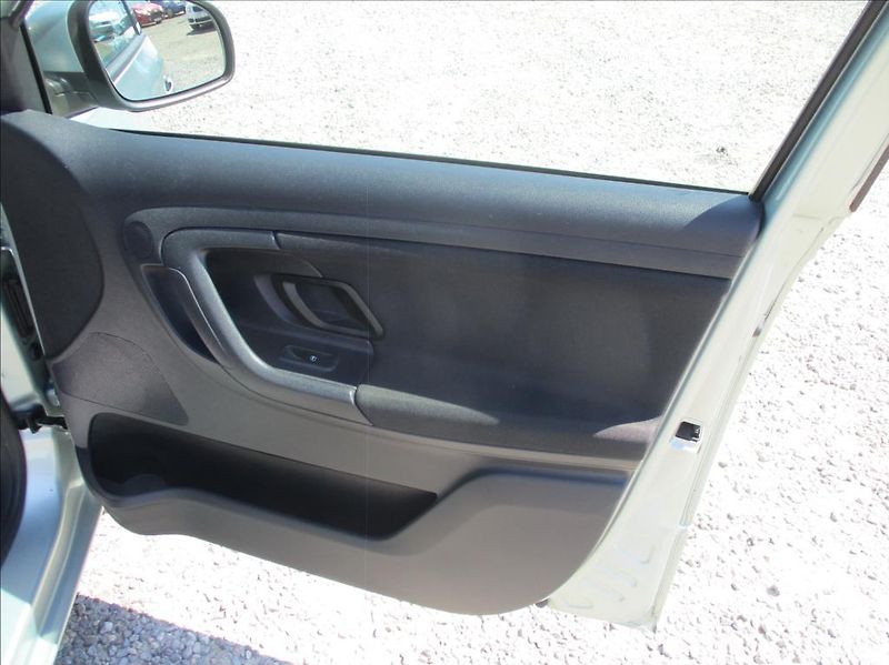 Škoda Fabia 1,2 TSI, klima, serv. kniha, - fotka 10 z 36