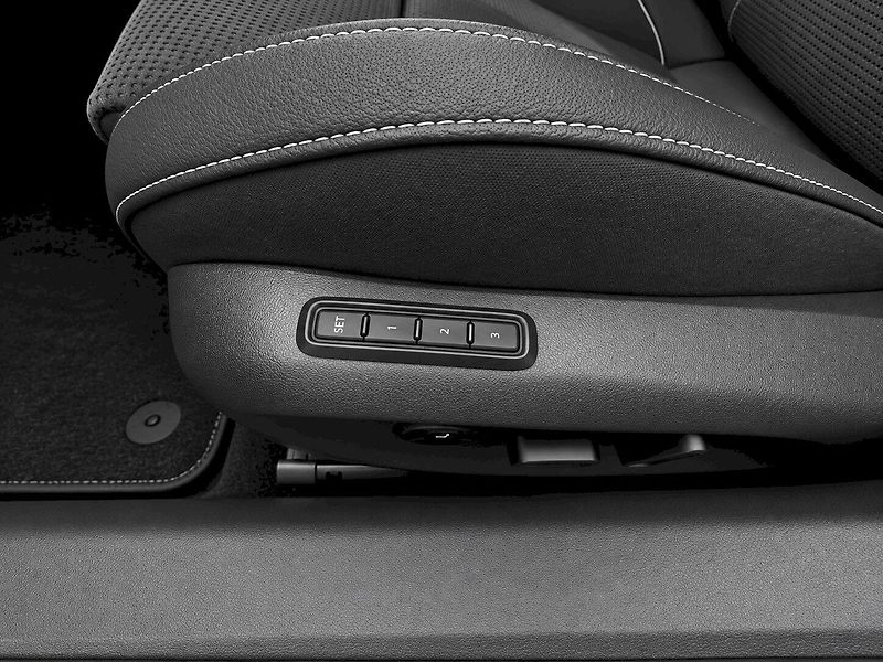 Škoda Superb (2025) COMBI Sportline TD 110 / 2.0 A - fotka 33 z 61