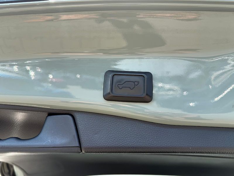 Toyota RAV4 2.5 HSD e-CVT AWD Adventure - fotka 25 z 29