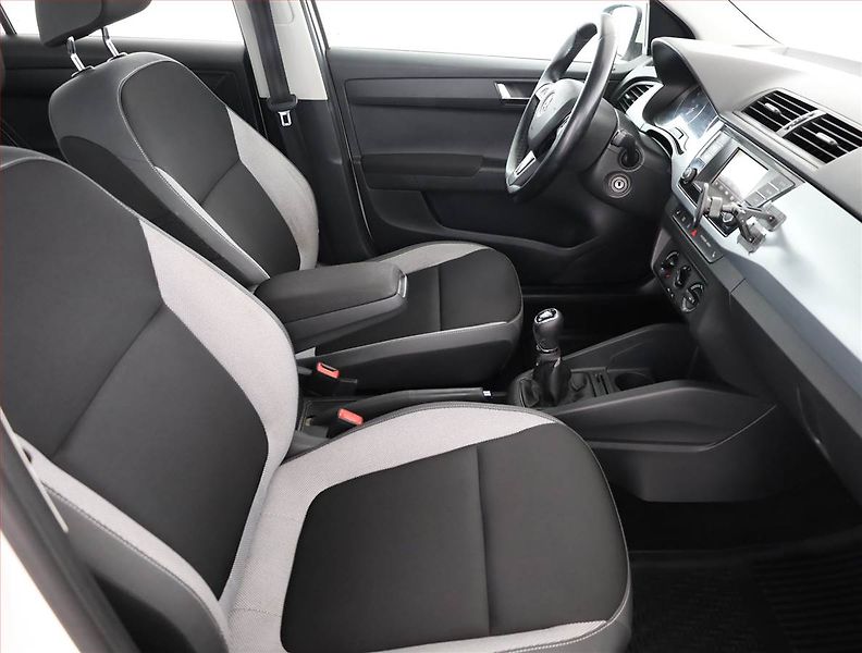 Škoda Fabia (2015) Ambition 1.4 TDI, nová STK - fotka 7 z 16