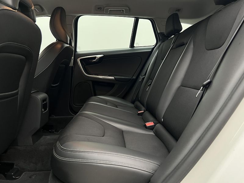 Volvo V60 CC D4 KINETIC AUT CZ - fotka 5 z 35