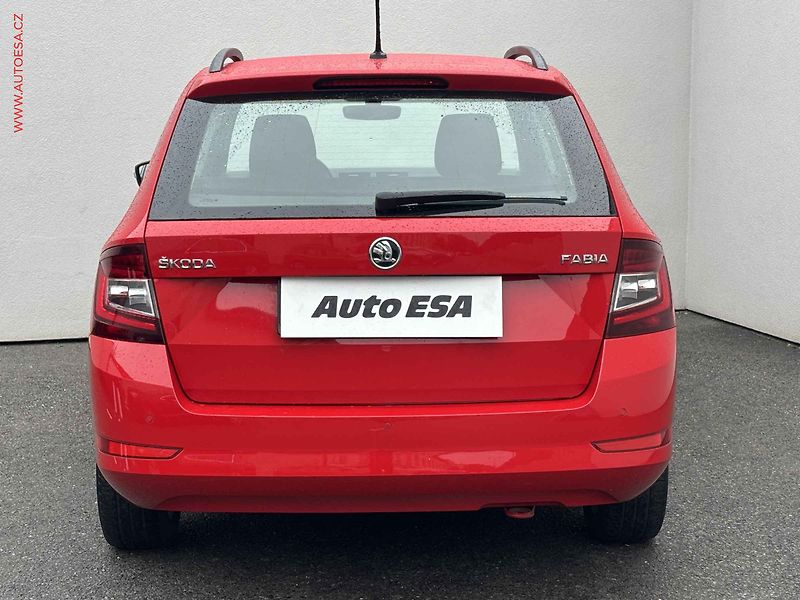 Škoda Fabia (2019) 1.0 TSI, ČR, LED, AC, temp - fotka 5 z 17