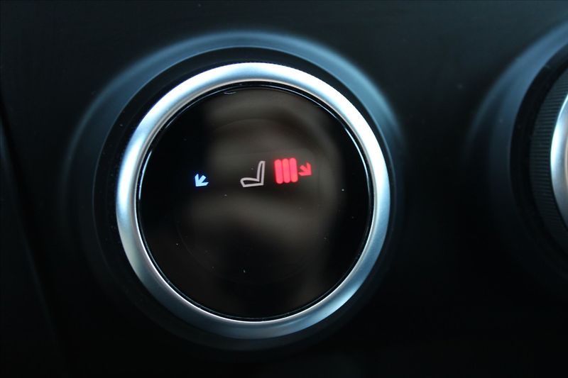 Jaguar E-Pace 2,0 D180  ČR,4x4,AUTOMAT,S - fotka 19 z 37