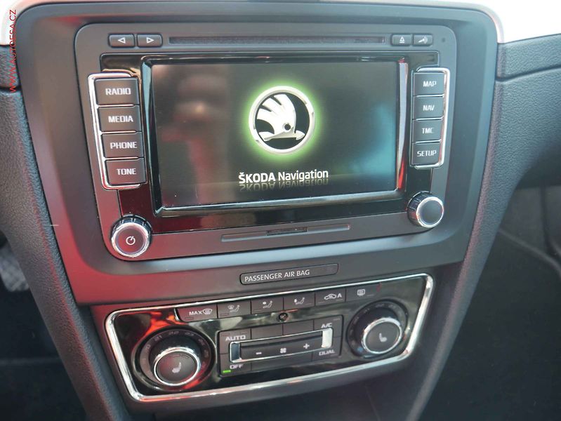 Škoda Superb (2014) 2.0TDi, Kůže, navi - fotka 11 z 14