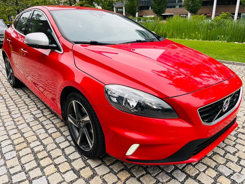 Volvo V40 2.0 D3 R-DESIGN MANUÁL TAŽNÉ - fotka 9 z 45