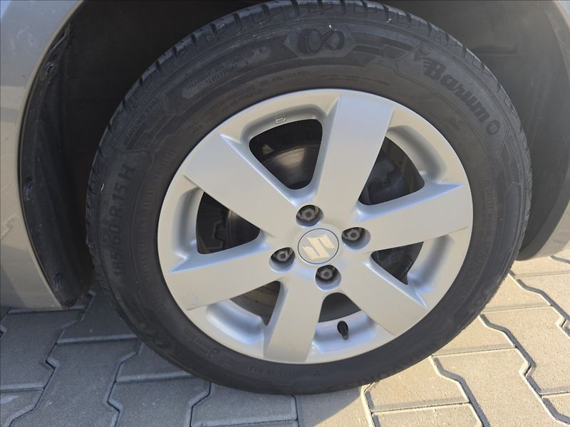 Suzuki Swift 1,3 i 67KW KLIMA ALU STK - fotka 37 z 44