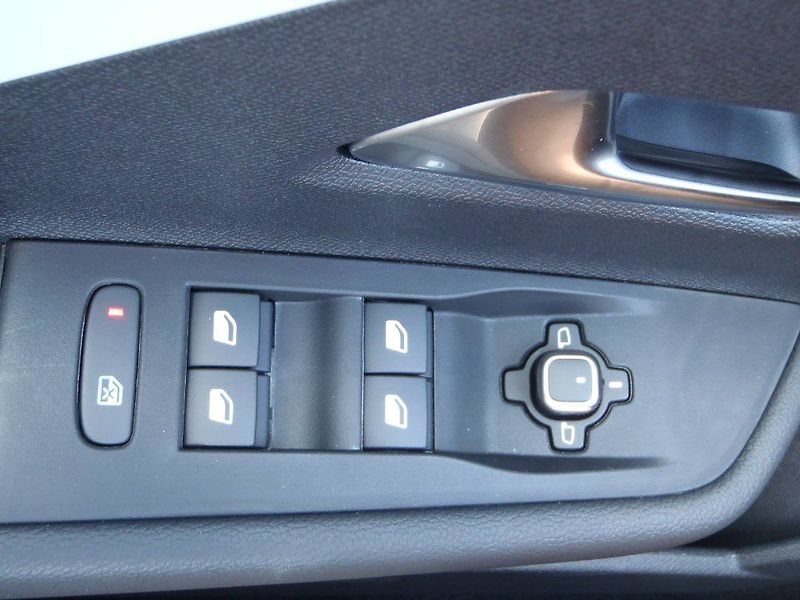 Opel Astra ST Edition Hybrid 1.2 Turbo - fotka 23 z 34