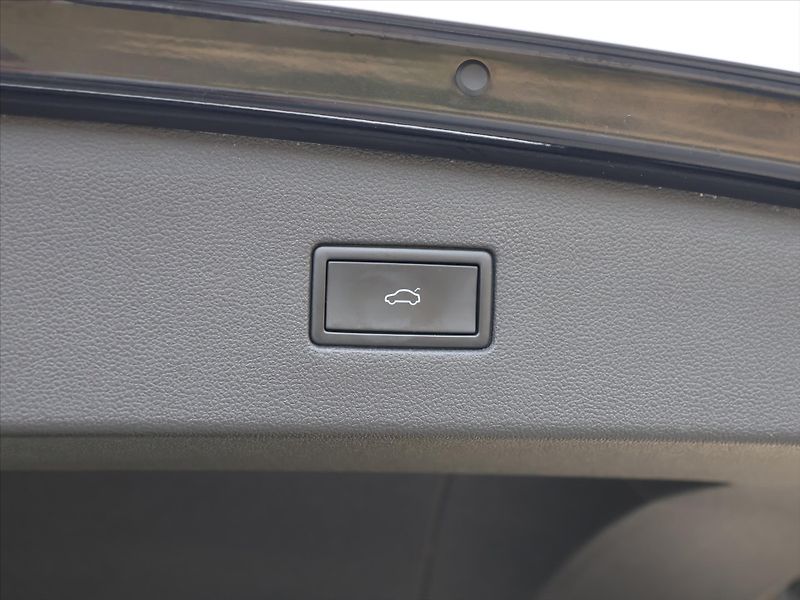 Volkswagen Tiguan Allspace 2,0 TSI 4x4 DSG R-Line 7-Míst - fotka 11 z 44