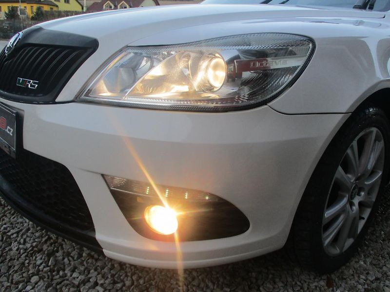 Škoda Octavia 2.0 TSi RS +sada kol - fotka 27 z 31