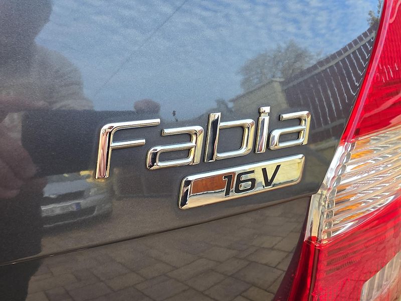 Škoda Fabia II 1.4i 16V AMBIENTE*2x SADA* - fotka 28 z 55