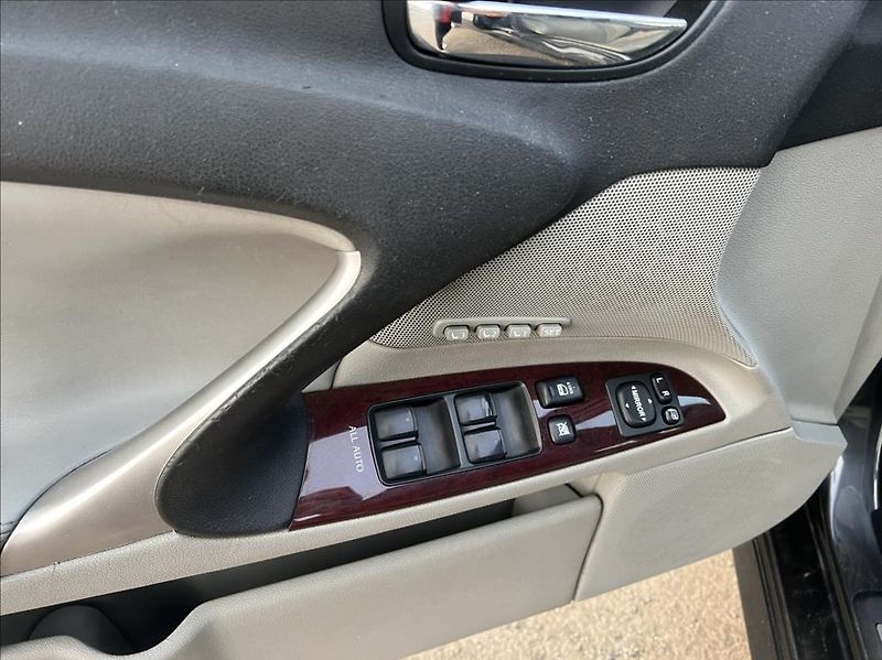Lexus IS 2,2 220d,Keyless,Navi,Kůže - fotka 10 z 19