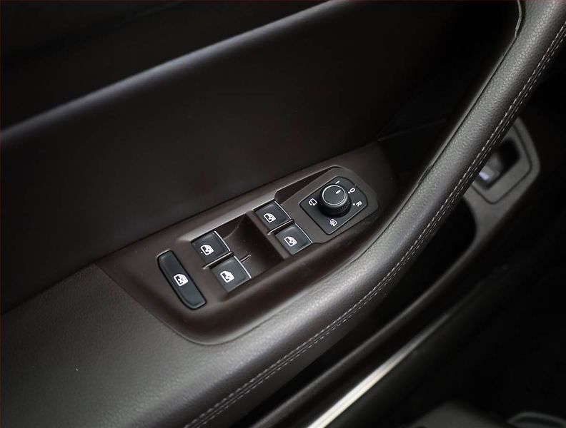 Volkswagen Passat (2016) 2.0 TDI, Kůže, Navi, Tempomat - fotka 16 z 19
