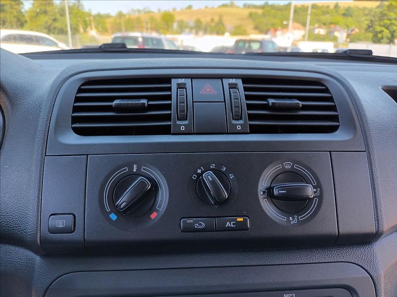 Škoda Fabia 1,4 16V,63KW,KLIMA,PO SERVISU - fotka 30 z 31