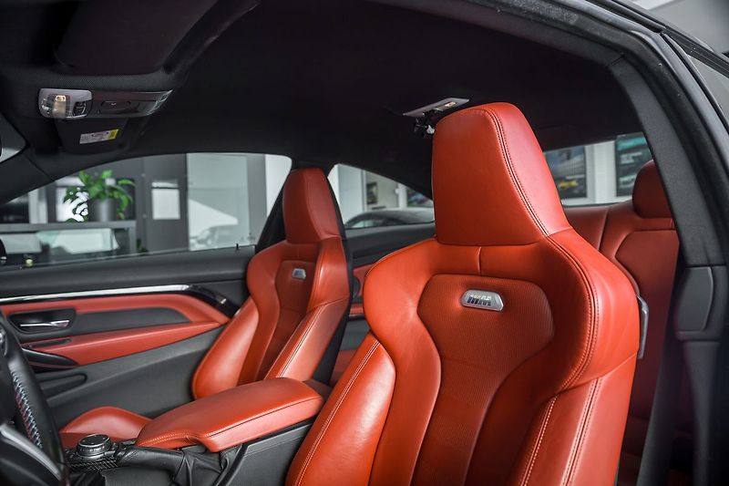 BMW M4 Coupe/Merino/Ceramic/Carbon - fotka 7 z 20