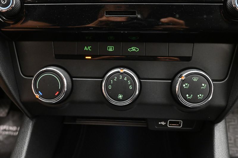 Škoda Octavia 1,6 TDI 85kW Ambition Záruka a - fotka 20 z 29