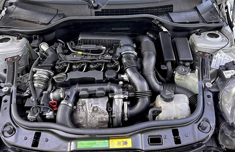 Mini Cooper (2010)  1.6D 50 CAMDEN AUTOMAT VYBAVA - fotka 10 z 31