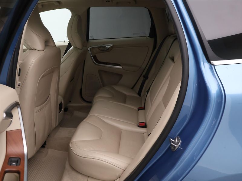 Volvo XC60 2,4 D5 169kW CZ Inscription - fotka 14 z 30