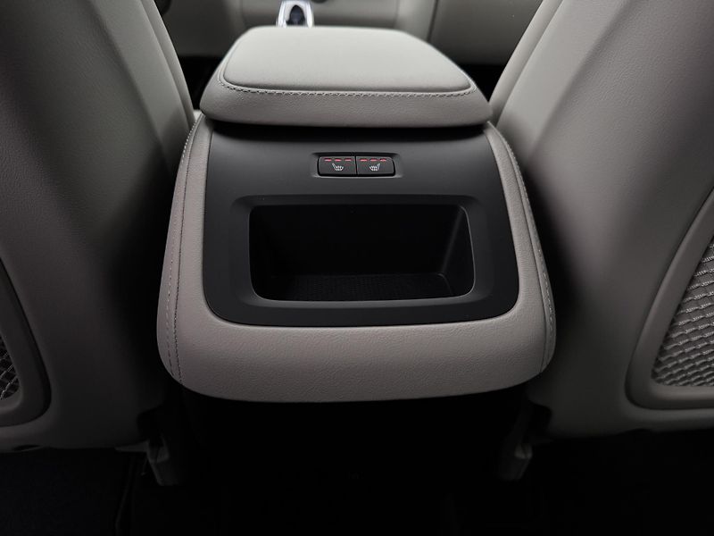 Volvo XC90 (2026) B5 AWD AUT BRIGHT PLUS 7míst - fotka 17 z 25