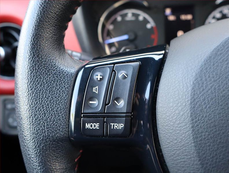 Toyota Yaris (2018) 1.5 Dual VVT-i, Automat - fotka 17 z 22