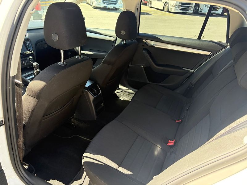 Škoda Octavia 2,0 110kW kombi - fotka 15 z 20