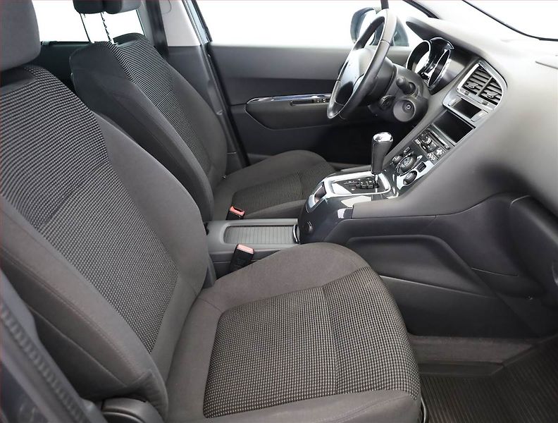 Peugeot 5008 (2016) 1.6 BlueHDi, Automat, 7 míst - fotka 7 z 20
