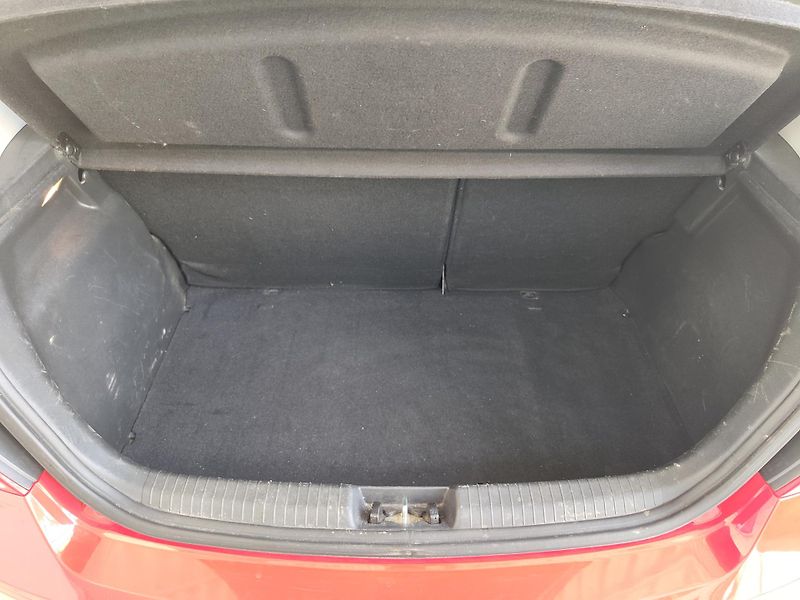Hyundai i20 (2012) 1.2i 62kW, Klima - fotka 7 z 16