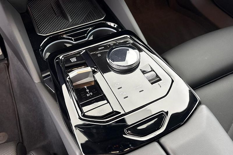 BMW Řada 5 540d xDrive Touring - fotka 22 z 24