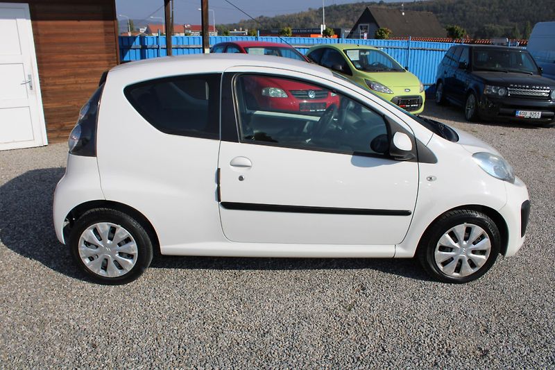 Citroën C1 (2012) 1,0i EL.OKNA ESP SERVO CENTRÁL - fotka 8 z 15