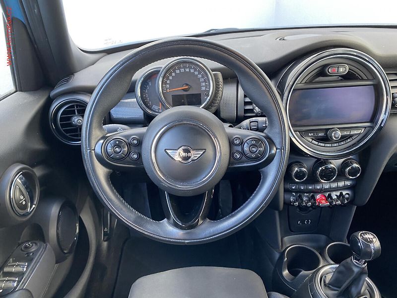 Mini Cooper (2015) 1.5i, LED, navi, panor - fotka 11 z 19