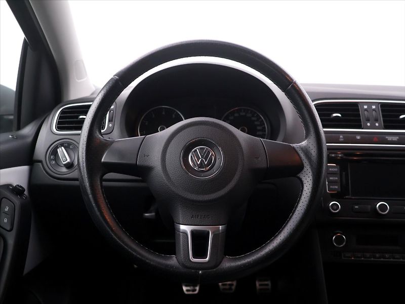 Volkswagen Polo 1,4 i 63kW Cross AutoKlima - fotka 18 z 34