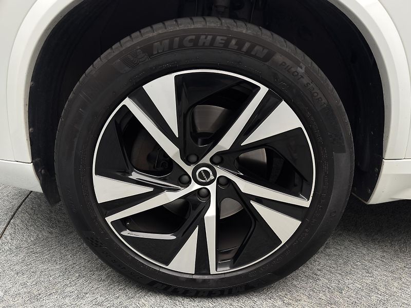 Volvo XC90 B5 AWD R-DESIGN AUT - fotka 53 z 53