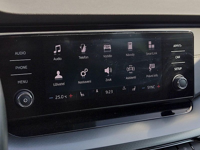Škoda Octavia (2023) Combi Ambition Plus 2,0 Tdi 11 - fotka 10 z 33