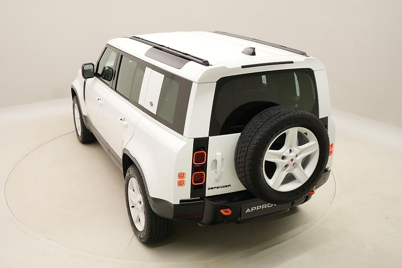 Land Rover Defender 110 D250 SE AWD AUT CZ - fotka 17 z 49