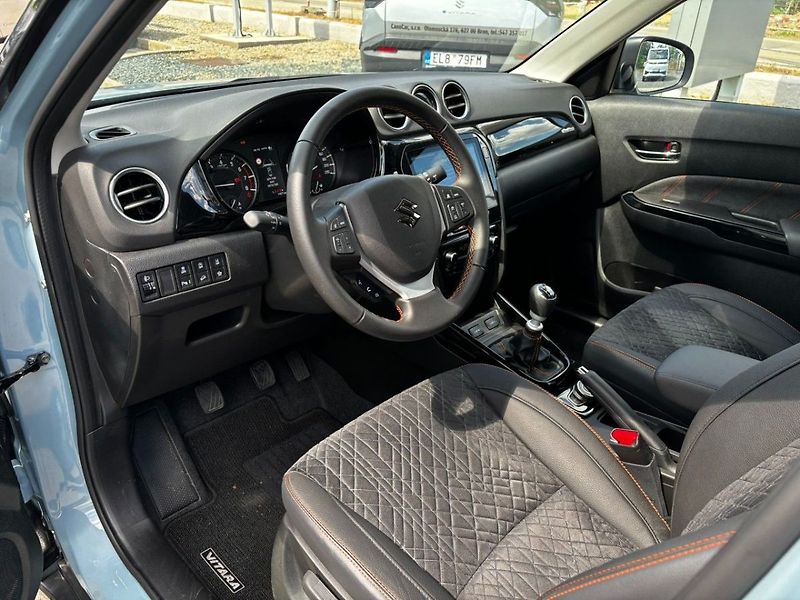 Suzuki Vitara 4x4 Black Edition - fotka 10 z 13