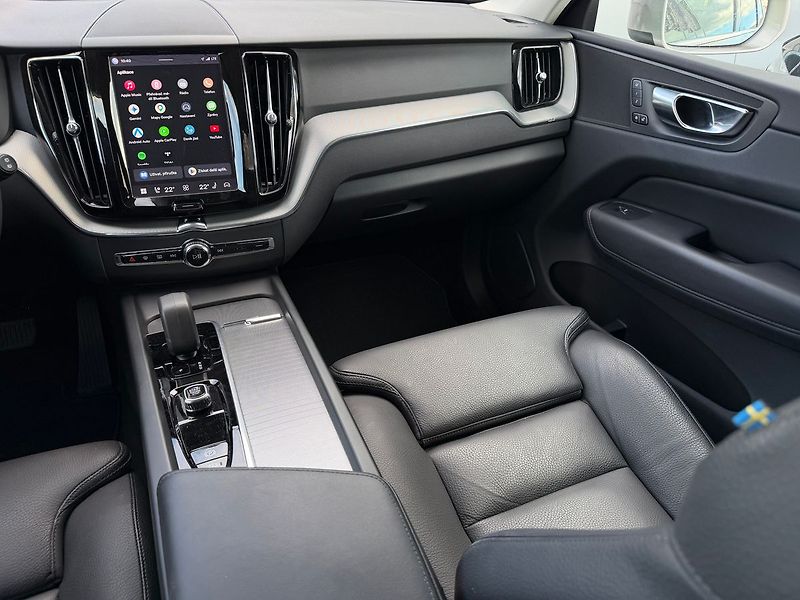 Volvo XC60 PLUS Bright B5 AWD - fotka 24 z 24