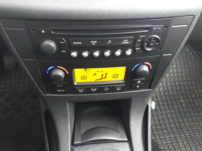 Citroën C4 (2011) 1,4 16V - fotka 11 z 20
