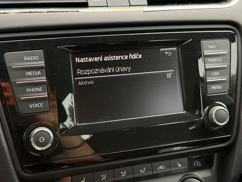 Škoda Octavia 2.0 TDI CR DPF Elegance Combi - fotka 13 z 28