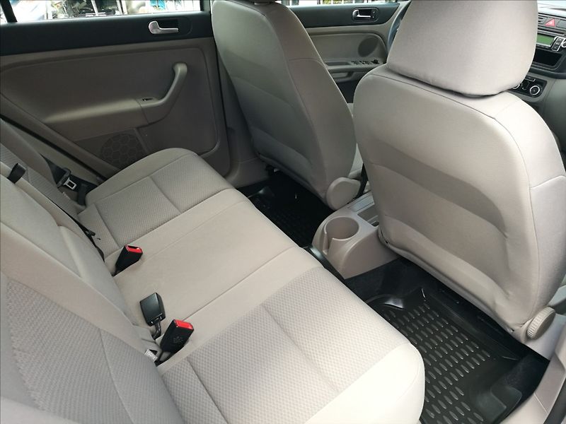 Volkswagen Golf Plus 1,6 i DSG 75 kW - fotka 14 z 20