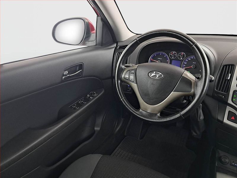 Hyundai i30 (2009) Comfort 1.6 CRDi, nová STK - fotka 7 z 16